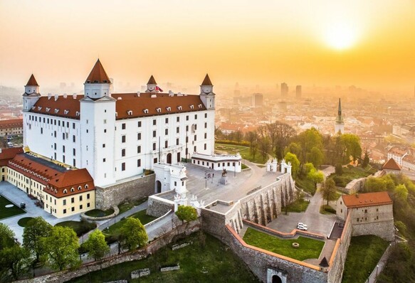 Bratislava-Burg-Sonnenaufgang